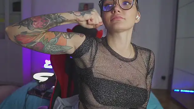 Lady3Holes online show from 12-10-24, 05:22