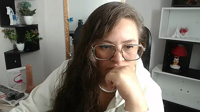 Snapshot of SaraThomso chatting on 03-11-25, 03:16 SaraThomso online show from 03-11-25, 03:16