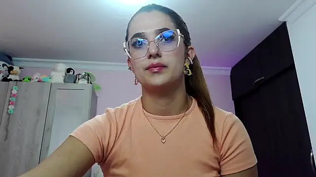 Snapshot of caroline_jonson chatting on 01-15-25, 07:01 caroline jonson online show from 01-15-25, 07:01