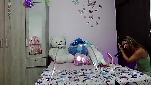 Snapshot of caroline_jonson chatting on 02-15-25, 04:56 caroline jonson online show from 02-15-25, 04:56