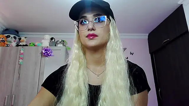 Snapshot of caroline_jonson chatting on 02-23-25, 06:45 caroline jonson online show from 02-23-25, 06:45