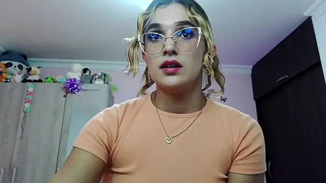 Snapshot of caroline_jonson chatting on 03-05-25, 05:39 caroline jonson online show from 03-05-25, 05:39