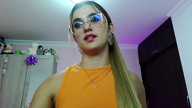 Snapshot of caroline_jonson chatting on 03-14-25, 09:21 caroline jonson online show from 03-14-25, 09:21