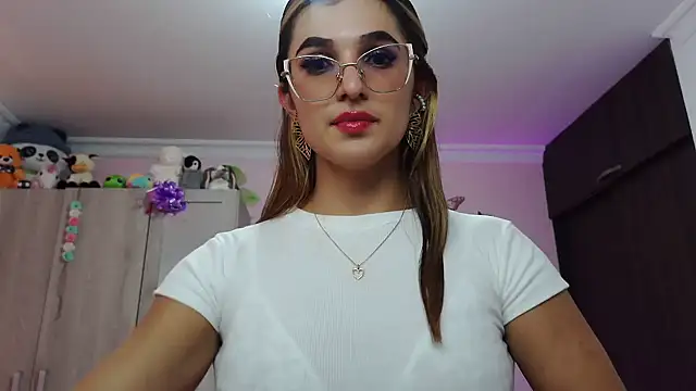 Snapshot of caroline_jonson chatting on 03-18-25, 05:53 caroline jonson online show from 03-18-25, 05:53