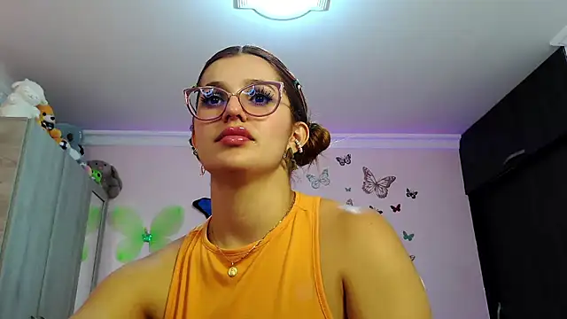 Snapshot of caroline_jonson chatting on 09-28-25, 02:33 caroline jonson online show from 09-28-25, 02:33