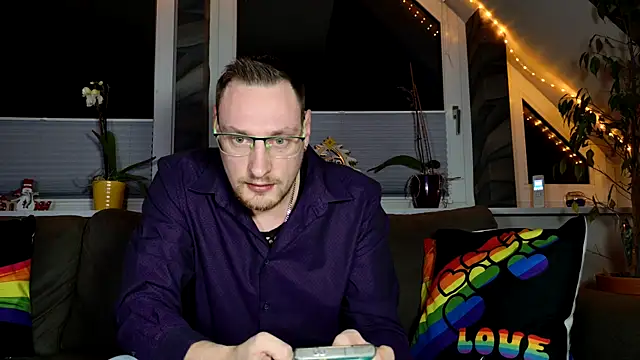 Snapshot of Relsxboy chatting on 12-24-24, 04:08 Relsxboy online show from 12-24-24, 04:08