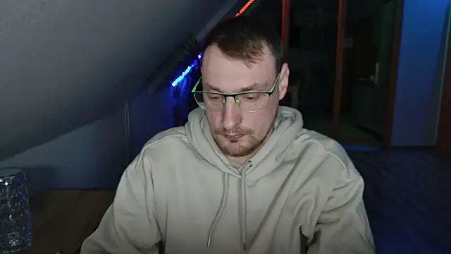 Snapshot of Relsxboy chatting on 02-13-25, 05:22 Relsxboy online show from 02-13-25, 05:22