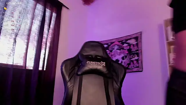 Snapshot of Luu01_ chatting on 12-03-24, 08:50 Luu01 online show from 12-03-24, 08:50