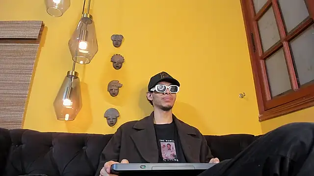 Snapshot of TomyMosterCock chatting on 12-04-24, 12:41 TomyMosterCock online show from 12-04-24, 12:41