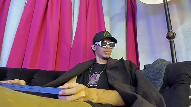 Snapshot of TomyMosterCock chatting on 12-14-24, 02:01 TomyMosterCock online show from 12-14-24, 02:01