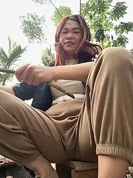 Snapshot of Emily_9xx chatting on 12-22-24, 02:17 Emily 9xx online show from 12-22-24, 02:17