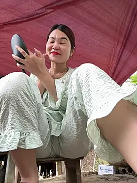 Snapshot of Emily_9xx chatting on 03-08-25, 03:17 Emily 9xx online show from 03-08-25, 03:17