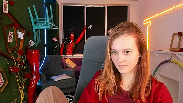 LolaLemona online show from 12-26-24, 04:14