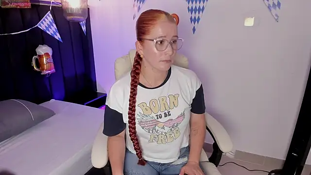 Snapshot of AllisonRoberts_ chatting on 09-25-25, 07:39 AllisonRoberts online show from 09-25-25, 07:39