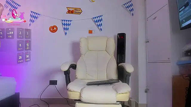 Snapshot of AllisonRoberts_ chatting on 10-03-25, 07:33 AllisonRoberts online show from 10-03-25, 07:33