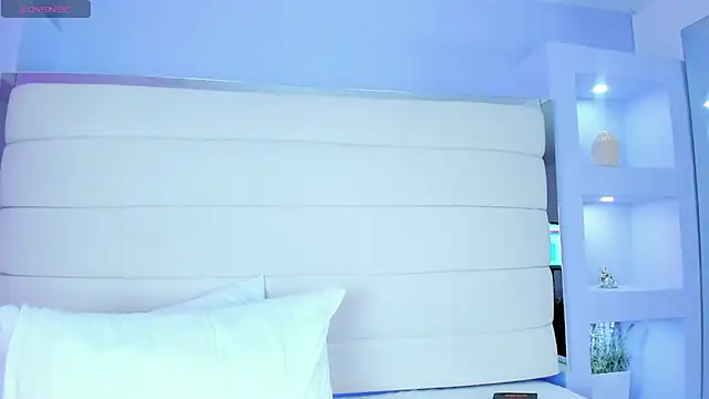 Snapshot of JessyEvans chatting on 02-15-25, 02:04 JessyEvans online show from 02-15-25, 02:04