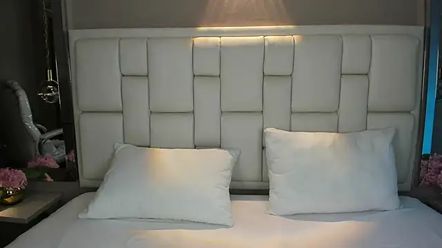 Snapshot of JessyEvans chatting on 10-01-25, 08:26 JessyEvans online show from 10-01-25, 08:26