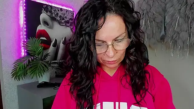 HelenLuxx online show from 04-24-26, 03:25