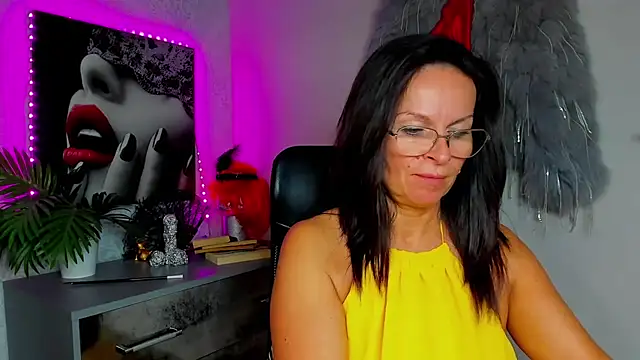 HelenLuxx online show from 07-14-26, 12:33