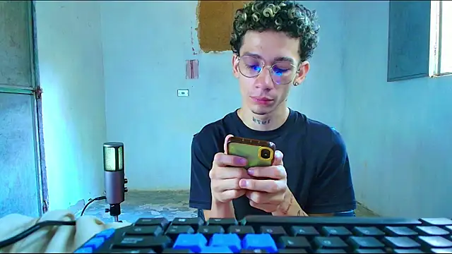 Snapshot of mateodeamjo chatting on 02-12-26, 03:18 mateodeamjo online show from 02-12-26, 03:18