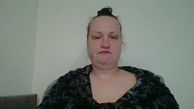 Snapshot of _squirty_cum_lady_ chatting on 10-12-25, 02:54 squirty cum lady online show from 10-12-25, 02:54