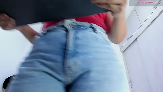 Amelia Debora Antonella online show from 04-20-26, 04:32