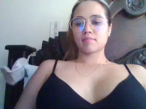 trianabell online show from 02-18-25, 09:09