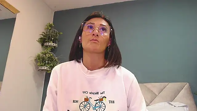 SharisWillian online show from 12-19-25, 03:57