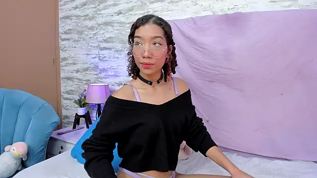 Snapshot of nya_ah chatting on 01-08-25, 03:07 nya ah online show from 01-08-25, 03:07