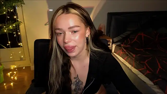 Snapshot of Lily_Yin chatting on 02-19-25, 06:00 Lily Yin online show from 02-19-25, 06:00