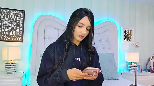 Snapshot of MiaSweeths chatting on 10-09-25, 07:23 MiaSweeths online show from 10-09-25, 07:23