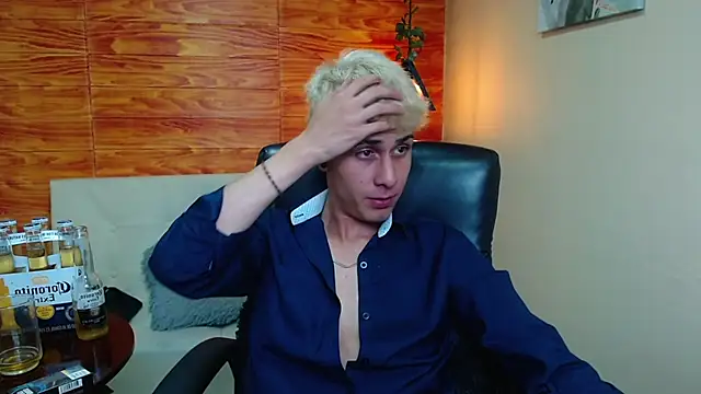 Bastiaan 28 online show from 12-12-24, 06:14