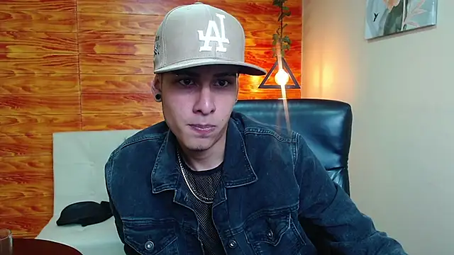 Bastiaan 28 online show from 12-15-24, 02:52