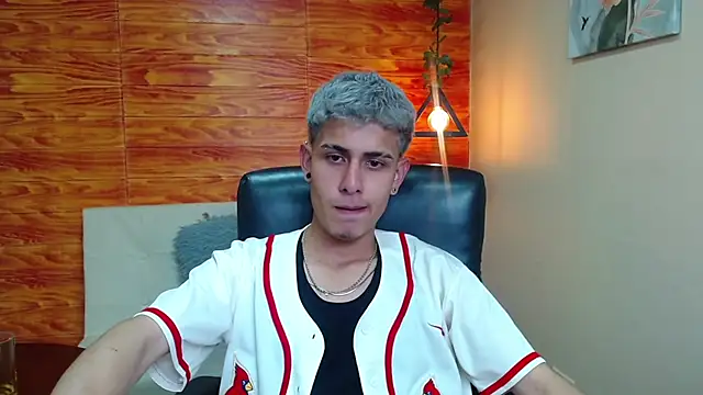 Bastiaan 28 online show from 12-17-24, 04:56