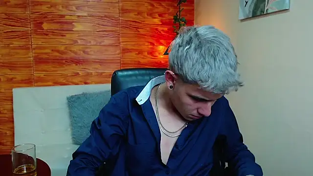 Bastiaan 28 online show from 12-19-24, 01:07