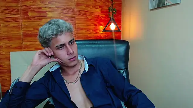 Bastiaan 28 online show from 12-19-24, 07:18