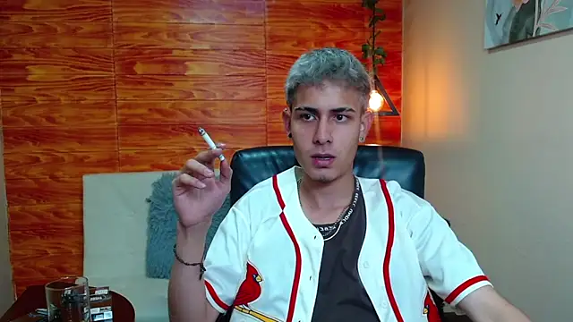 Bastiaan 28 online show from 12-20-24, 01:36