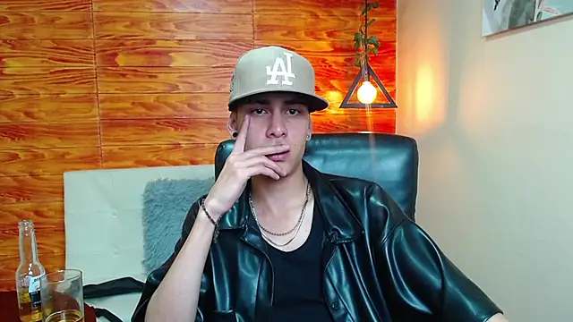 Bastiaan 28 online show from 12-24-24, 05:16