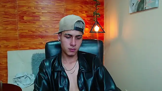 Bastiaan 28 online show from 12-25-24, 03:08