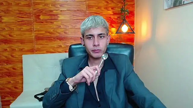 Bastiaan 28 online show from 01-05-25, 05:20