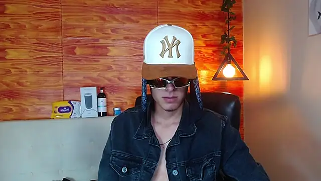 Bastiaan 28 online show from 02-14-25, 04:58