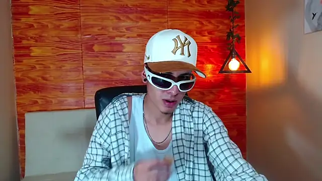 Bastiaan 28 online show from 02-21-25, 06:18