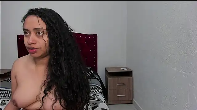 Snapshot of Valentine_petite1 chatting on 02-07-26, 06:11 Valentine petite1 online show from 02-07-26, 06:11