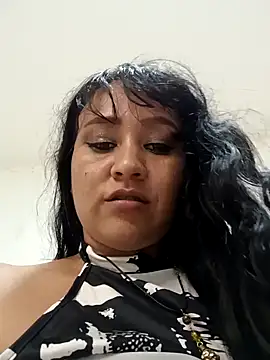 Snapshot of alondraabrown chatting on 12-15-24, 01:00 alondraabrown online show from 12-15-24, 01:00