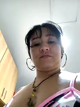 Snapshot of alondraabrown chatting on 01-02-25, 12:23 alondraabrown online show from 01-02-25, 12:23