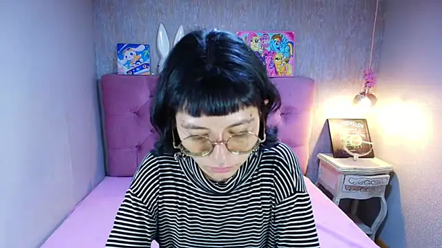 Snapshot of charlottemoonxz chatting on 05-13-26, 06:27 charlottemoonxz online show from 05-13-26, 06:27