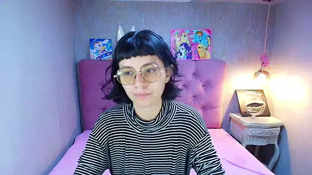 Snapshot of charlottemoonxz chatting on 05-15-26, 06:04 charlottemoonxz online show from 05-15-26, 06:04