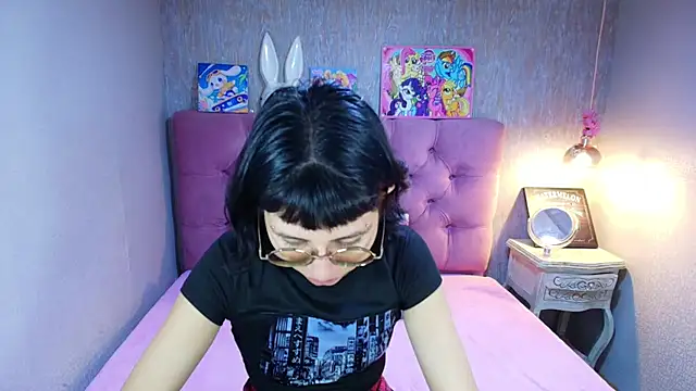 Snapshot of charlottemoonxz chatting on 05-19-26, 04:24 charlottemoonxz online show from 05-19-26, 04:24