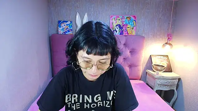 Snapshot of charlottemoonxz chatting on 05-20-26, 06:03 charlottemoonxz online show from 05-20-26, 06:03
