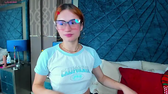 Snapshot of AdelaineBest chatting on 12-20-24, 04:42 AdelaineBest online show from 12-20-24, 04:42